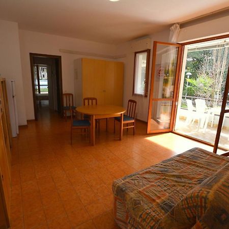 Apartament Lignano With Pool Lignano Sabbiadoro Zewnętrze zdjęcie