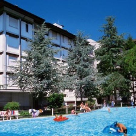 Apartament Lignano With Pool Lignano Sabbiadoro Zewnętrze zdjęcie