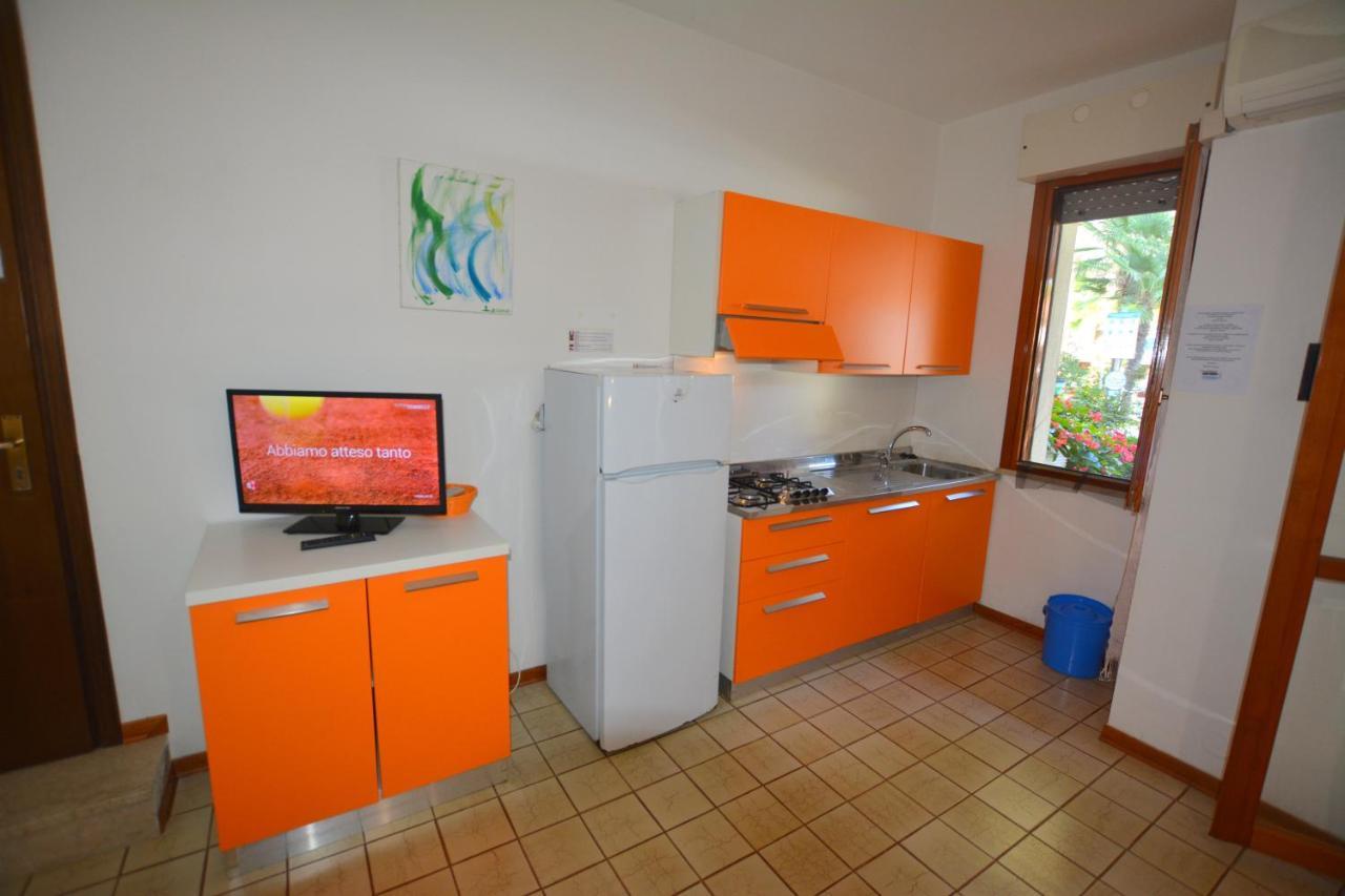 Apartament Lignano With Pool Lignano Sabbiadoro Zewnętrze zdjęcie
