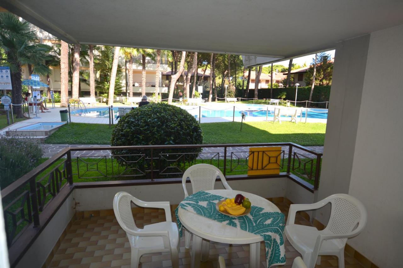 Apartament Lignano With Pool Lignano Sabbiadoro Zewnętrze zdjęcie