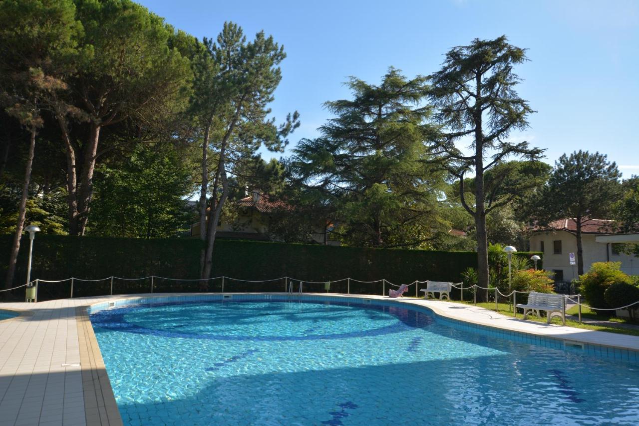 Apartament Lignano With Pool Lignano Sabbiadoro Zewnętrze zdjęcie