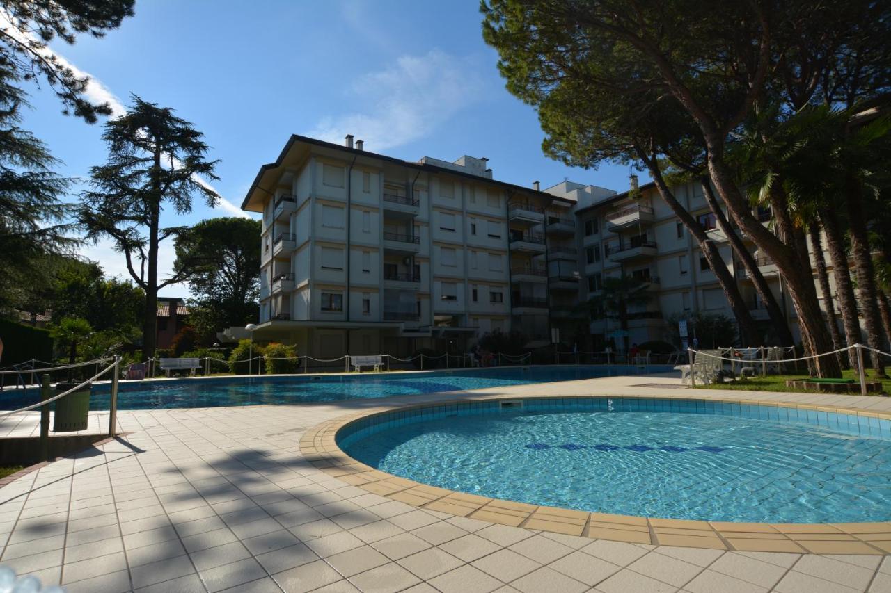 Apartament Lignano With Pool Lignano Sabbiadoro Zewnętrze zdjęcie