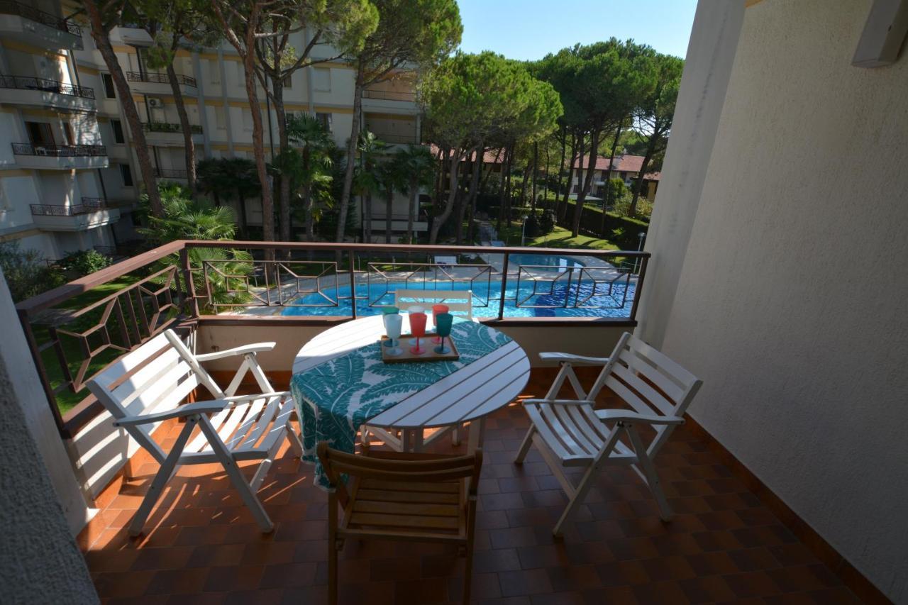 Apartament Lignano With Pool Lignano Sabbiadoro Zewnętrze zdjęcie