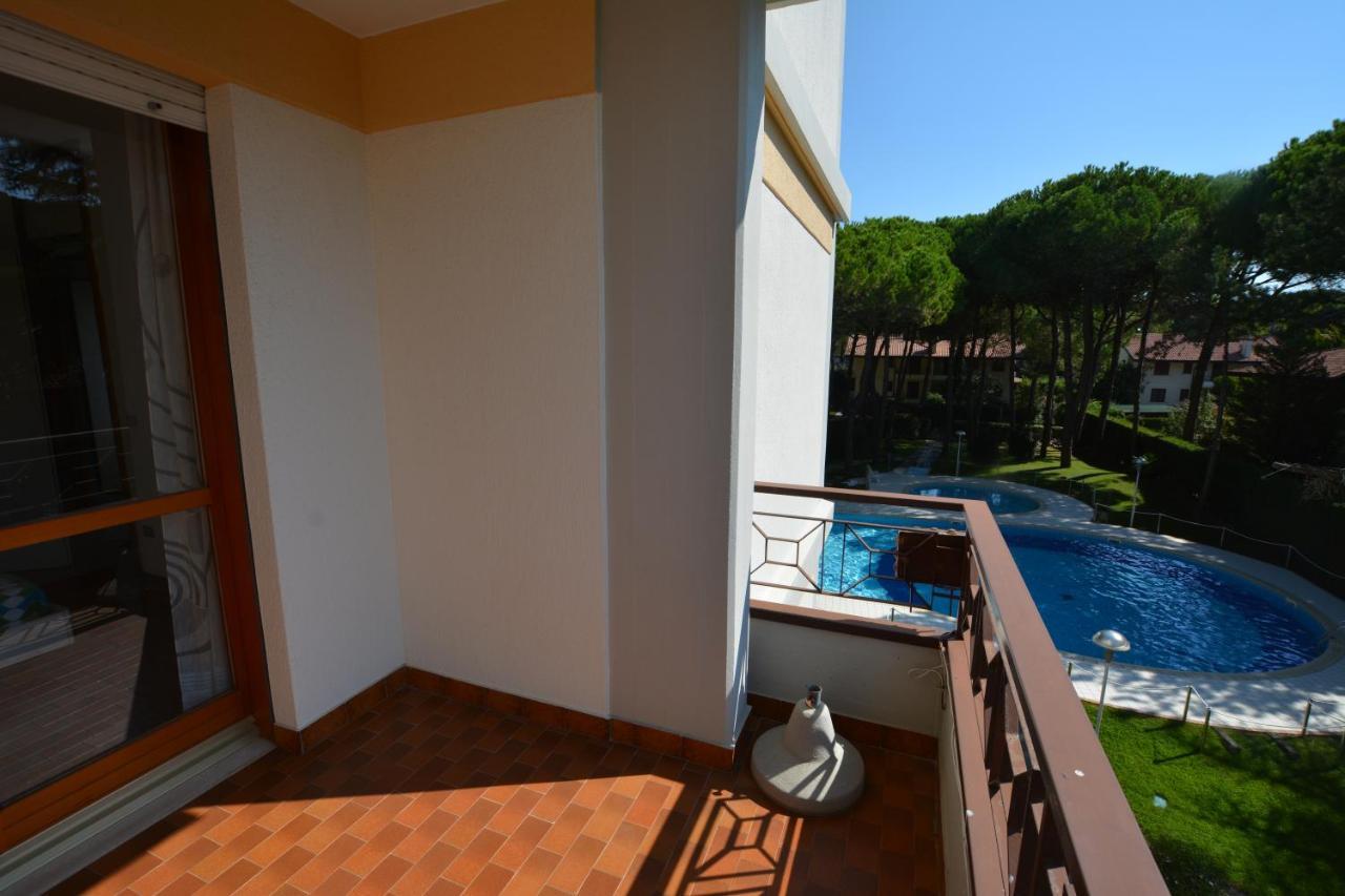 Apartament Lignano With Pool Lignano Sabbiadoro Zewnętrze zdjęcie