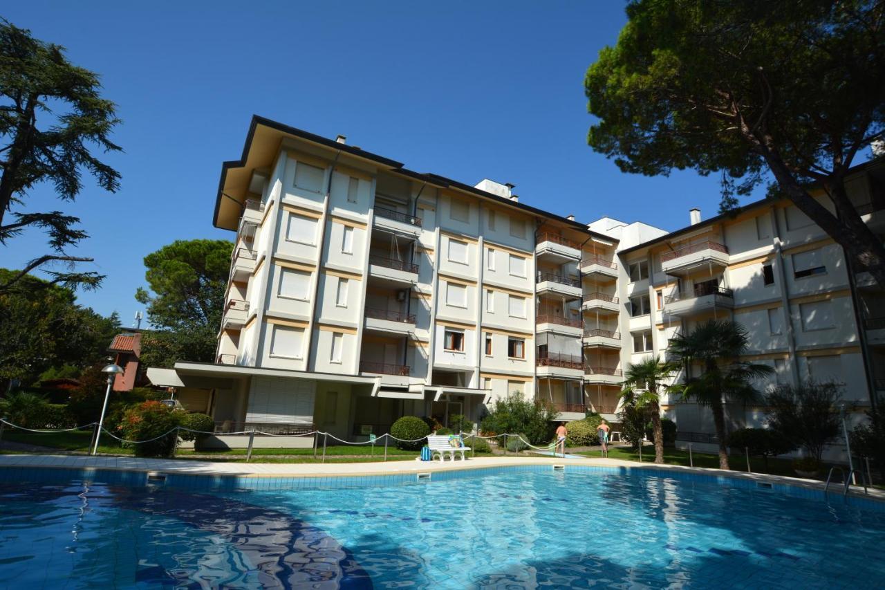 Apartament Lignano With Pool Lignano Sabbiadoro Zewnętrze zdjęcie