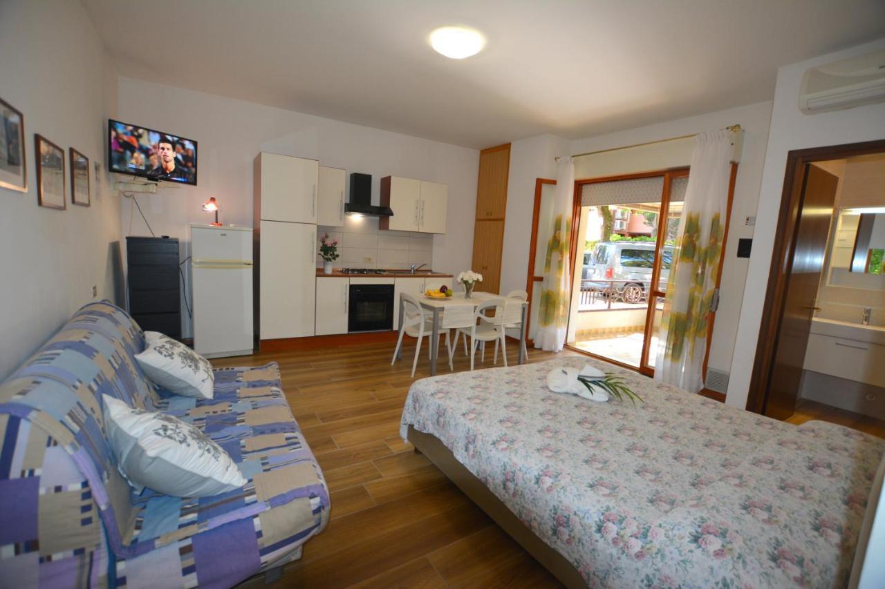 Apartament Lignano With Pool Lignano Sabbiadoro Zewnętrze zdjęcie