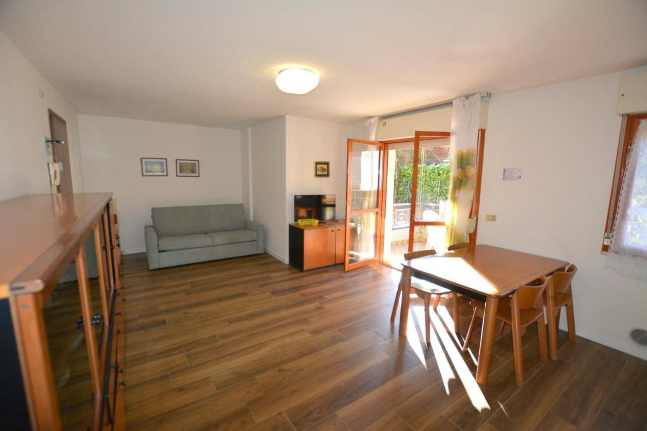 Apartament Lignano With Pool Lignano Sabbiadoro Zewnętrze zdjęcie