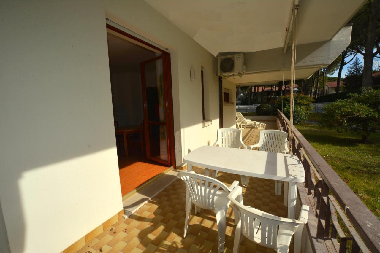 Apartament Lignano With Pool Lignano Sabbiadoro Zewnętrze zdjęcie