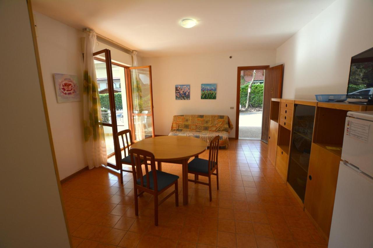 Apartament Lignano With Pool Lignano Sabbiadoro Zewnętrze zdjęcie
