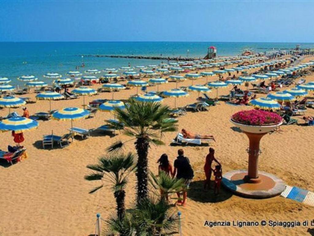 Apartament Lignano With Pool Lignano Sabbiadoro Zewnętrze zdjęcie